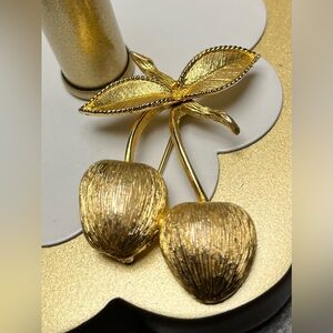 Sarah Coventry 1966 Golden Cherries brooch